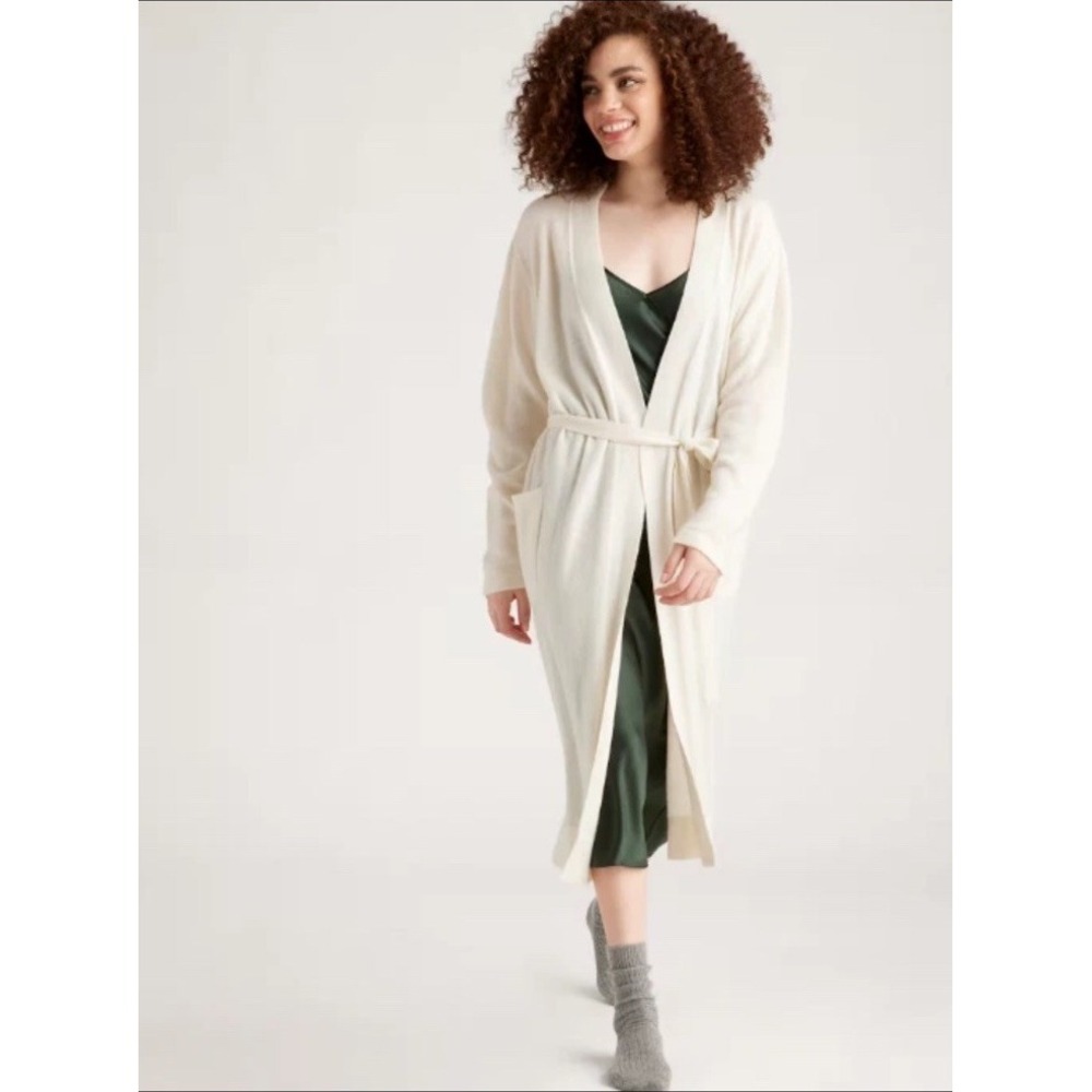 Quince Woman's 100% Mongolian Cashmere Robe Size Medium Ivory Pockets MSRP $174